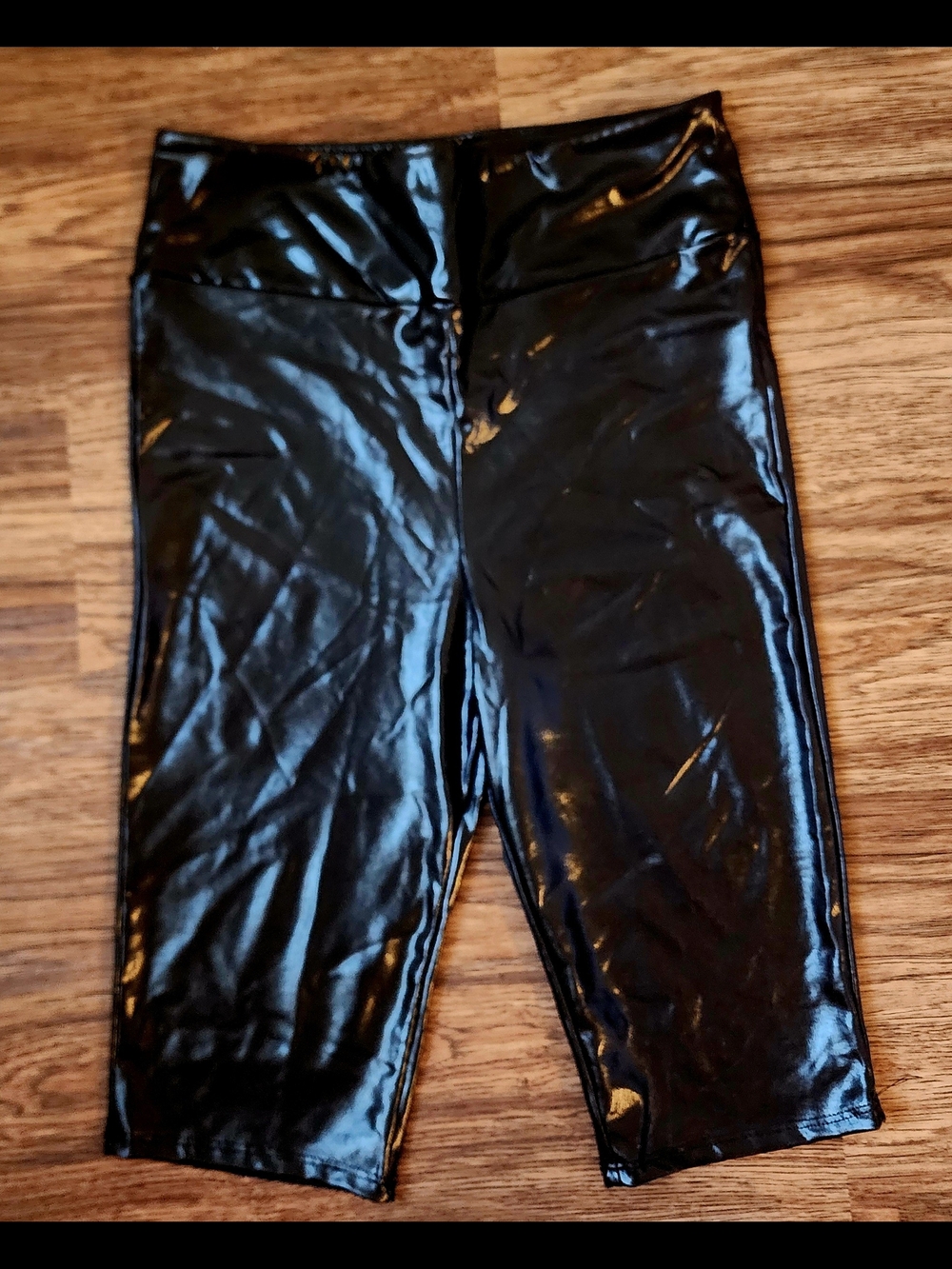 inLUV High Shine Black Faux Leather Capri Shorts XL